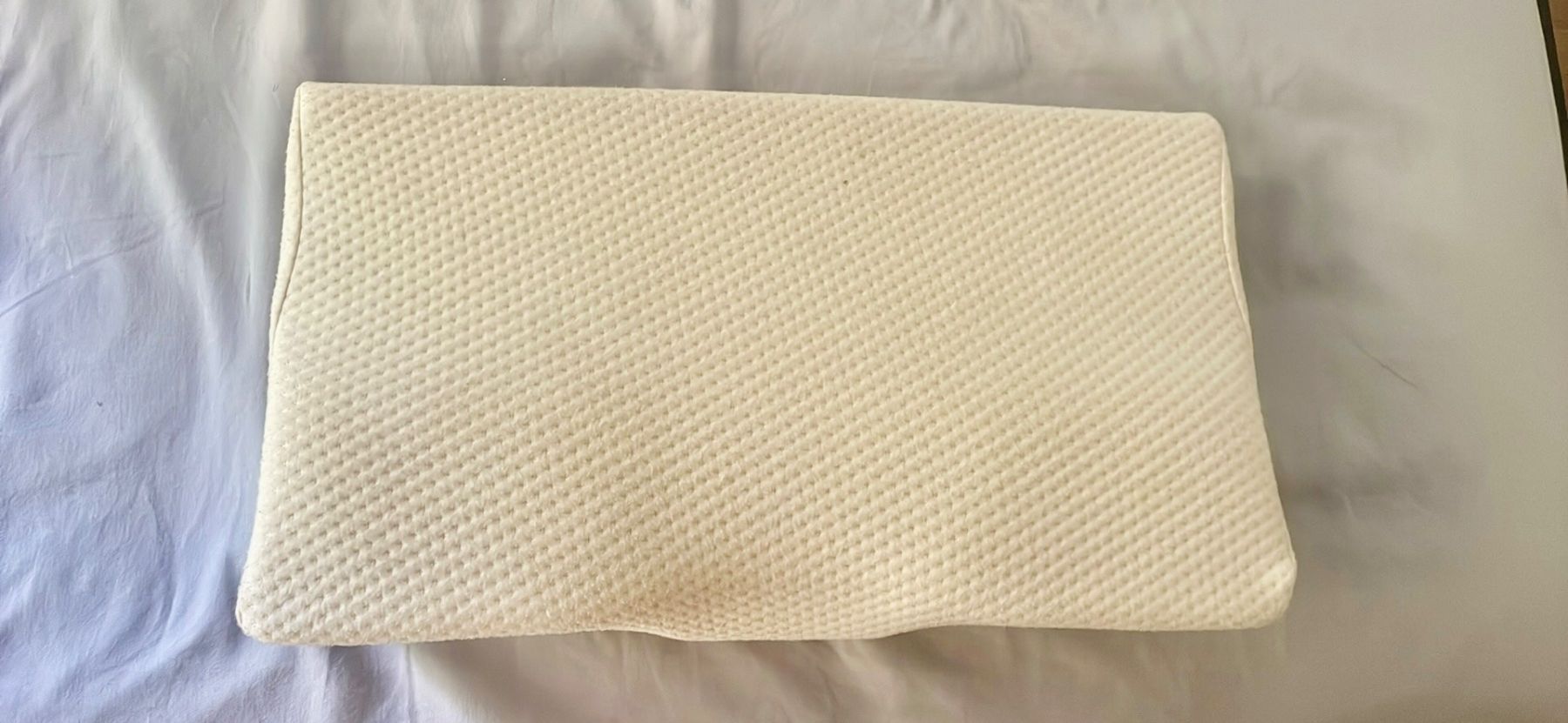 Cuscini: Oreiller ergonomique Mousse à mémoire de forme – Usato da Vollèges venduto da kat_fz2v