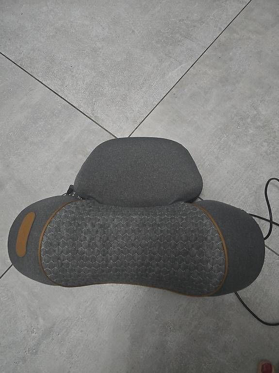 Dispositivi per massaggi: Cuscino massaggiante cervicale riscaldante – Usato da Paradiso venduto da kas_md7r