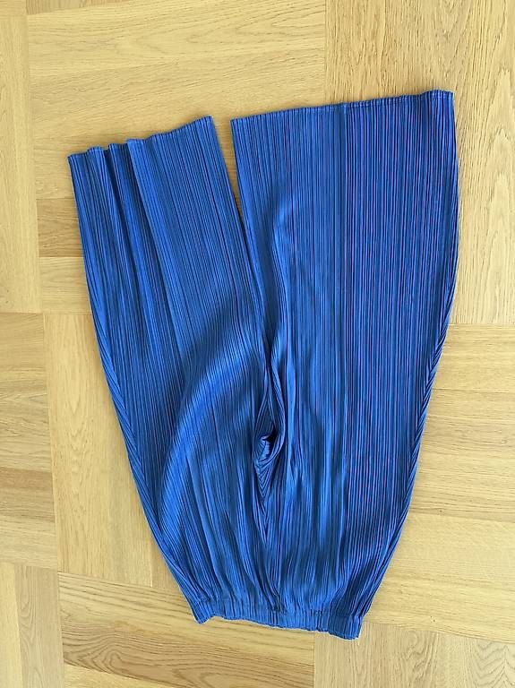 Pantalons: Pleats Please Hose – D'occasion à Uitikon Waldegg par lapagy 2