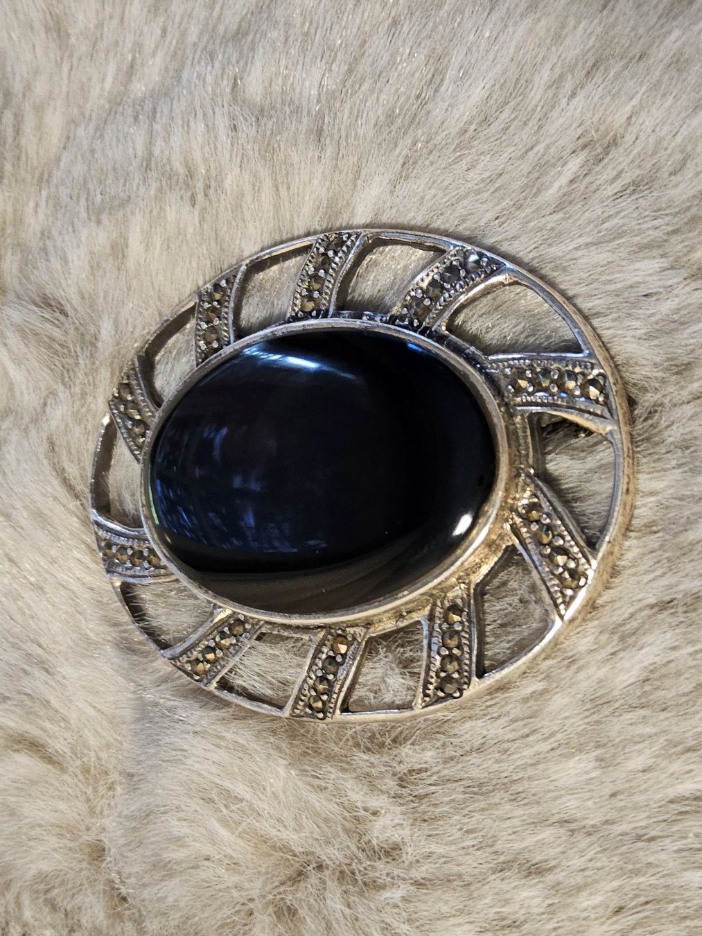 Spille & Fermagli: Vintage Onyx Sterling Silber Markasiten Brosche – Usato da Zürich venduto da Aleick 1