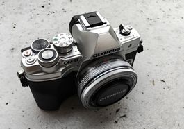 Olympus E-M10 IV Kit | 14-42mm EZ Pancake | Erst 2226 Klicks