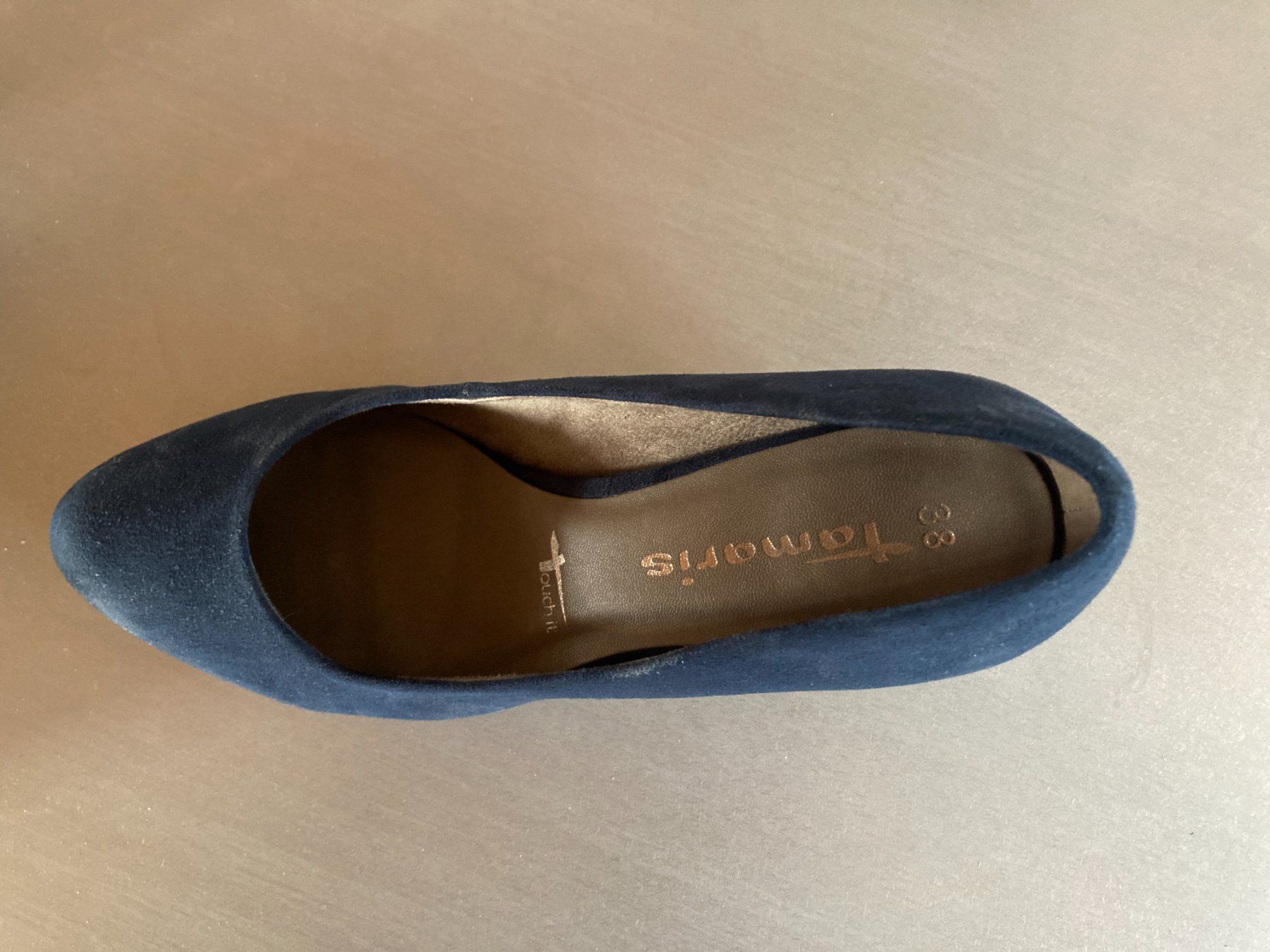Scarpe da donna: Dunkelblaue Pumps, Wildlederimitat, Gr. 38 – Usato da Egolzwil venduto da hanspeter.roosli 4