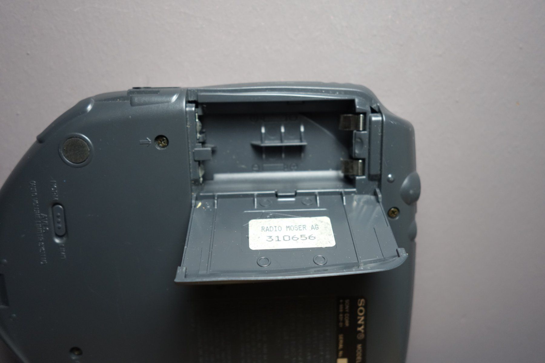 Sony Lettore multimediale portatile: Sony Discman D-E301 – Usato da Bern venduto da Phandora 2
