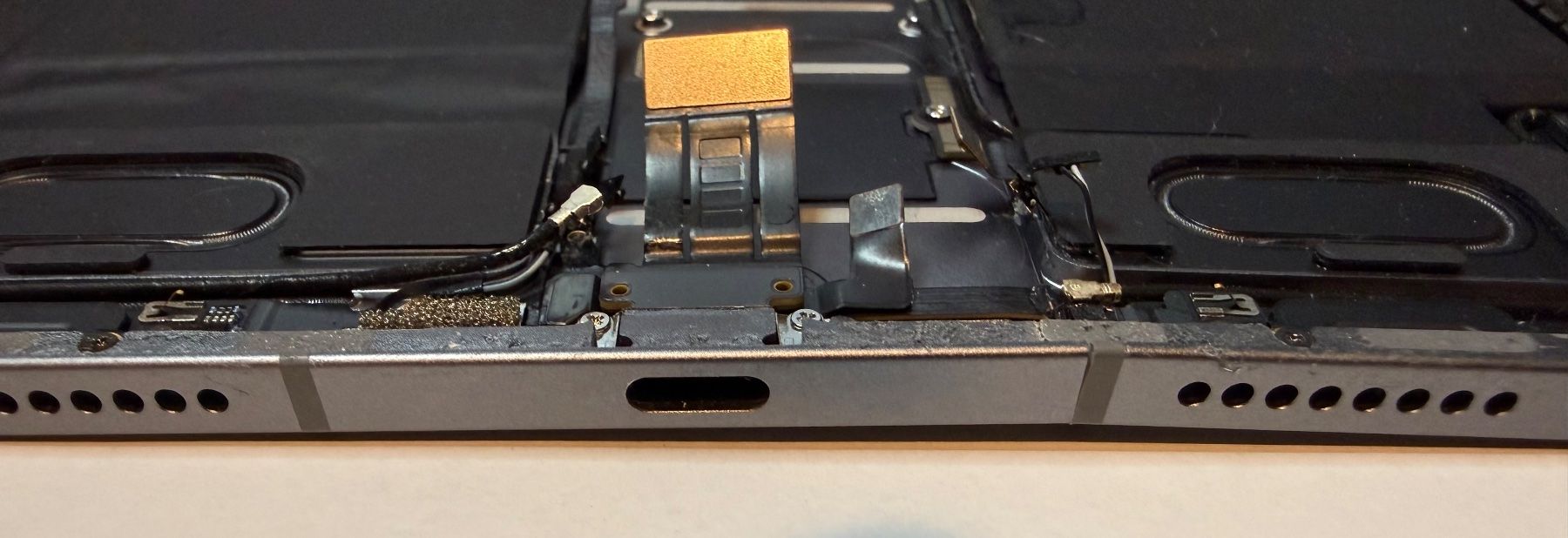 Apple Tablettes PC: Apple iPad Pro 11" A2761 Gehäuse mit Bruch – D'occasion à Bern par Vogonen 1