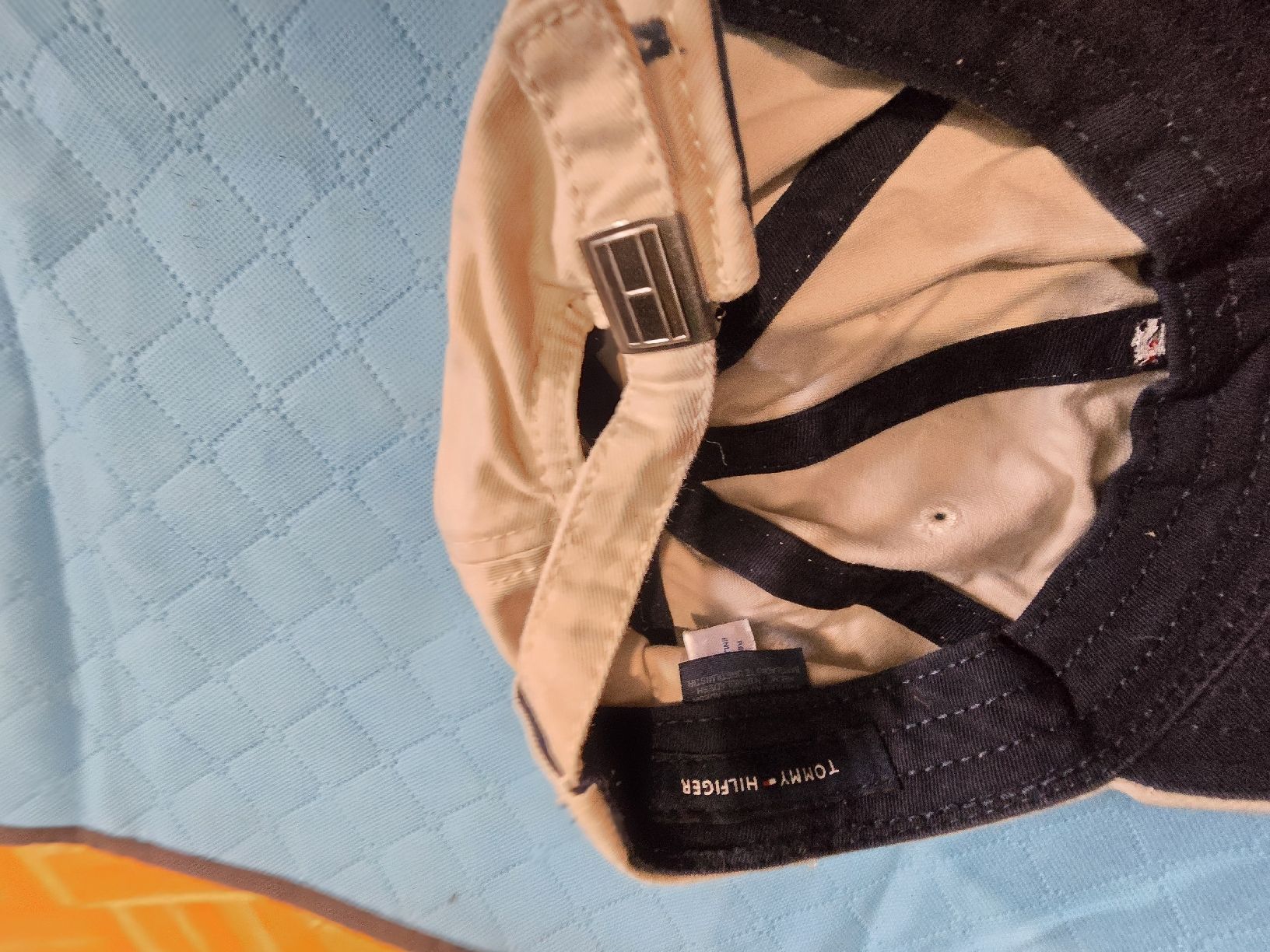 Tommy Hilfiger Hüte, Mützen & Caps: Casquette Tommy Hilfiger beige – Gebraucht aus Mont-sur-Lausanne von Didinho 1
