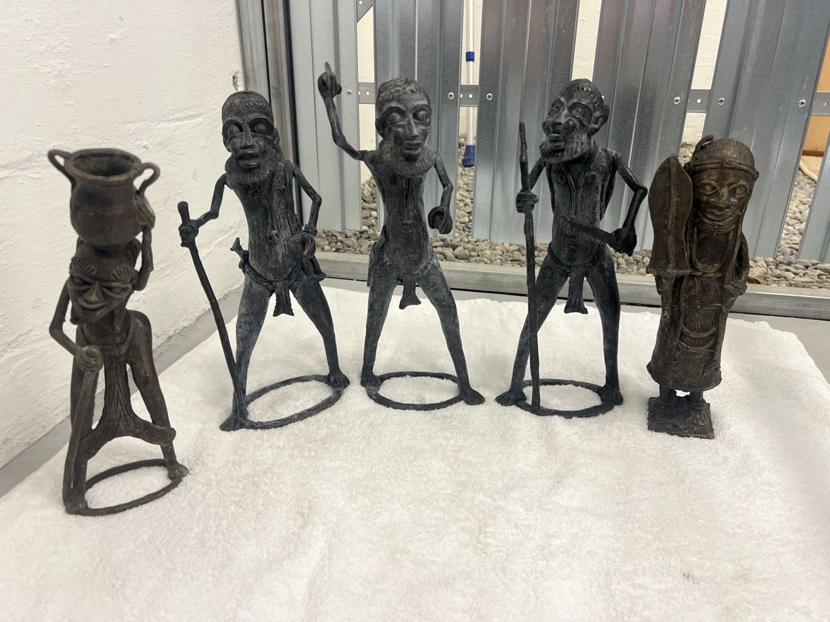 Statuette: Afrikanische Bronzefiguren, Dekoration, Kunstobjekte – Usato da Zürich venduto da Privat_13 7