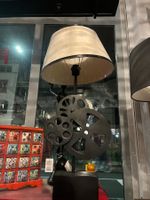 Design Tischlampe modern mit Schirm