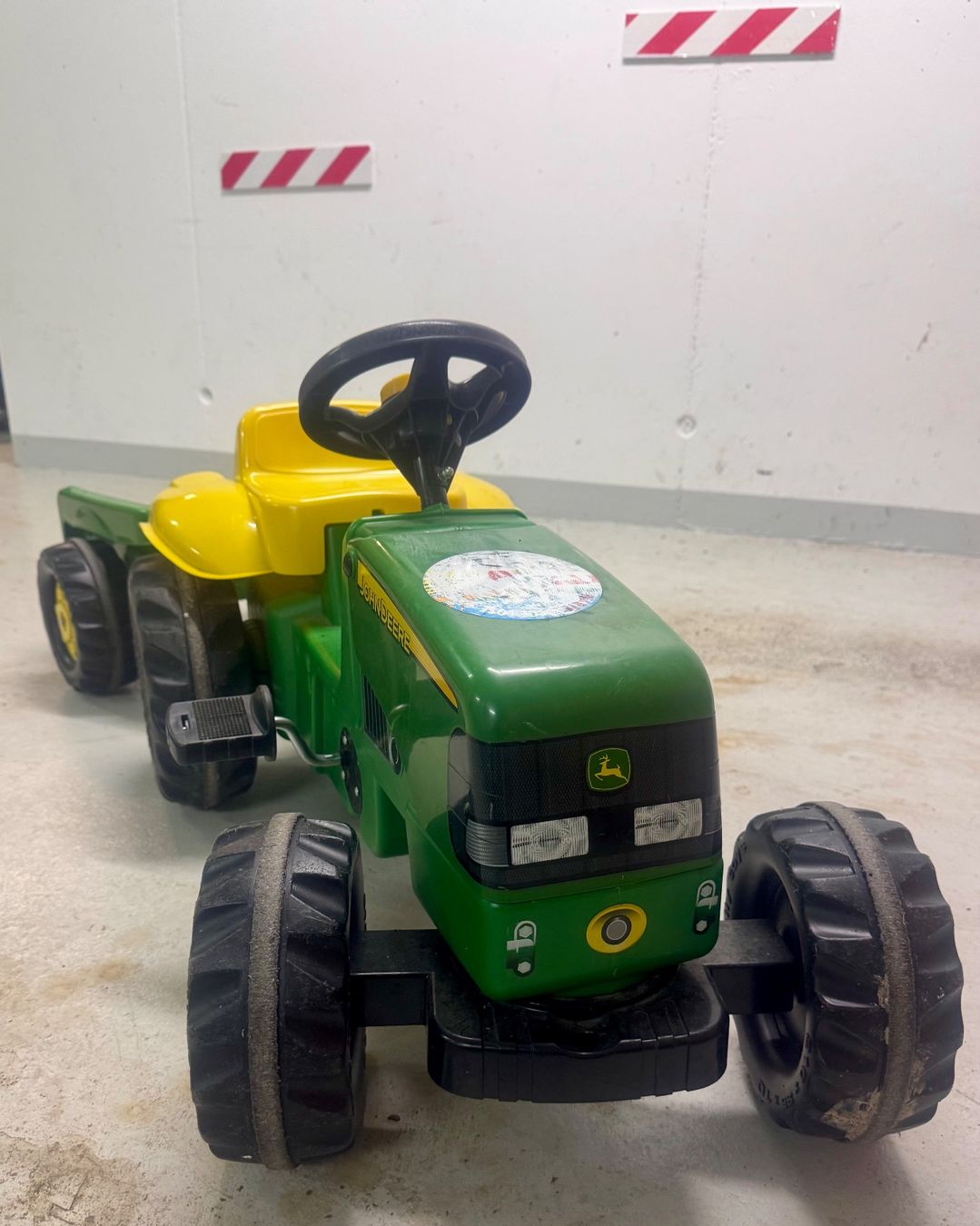 John Deere Véhicules pour enfants: John Deere Traktor mit Anhänger – D'occasion à Lengnau AG par Domenic0