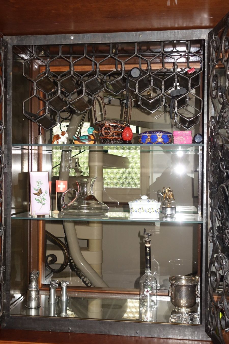 Vitrinen: Schmiedeeisen Vitrine Handwerkskunst – Gebraucht aus Weggis von Giorgio3005 1