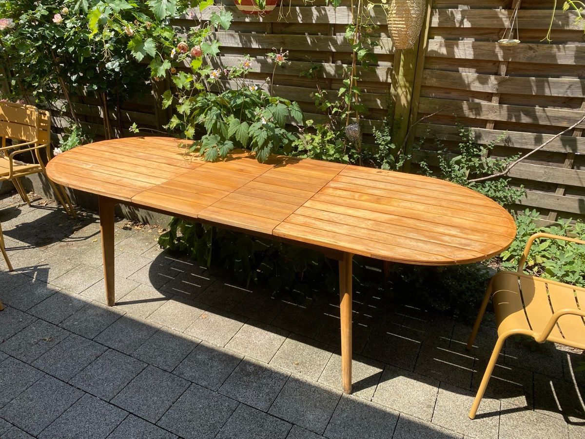 Tische: Gartentisch aus Holz – Gebraucht aus St. Gallen von Kollision 1