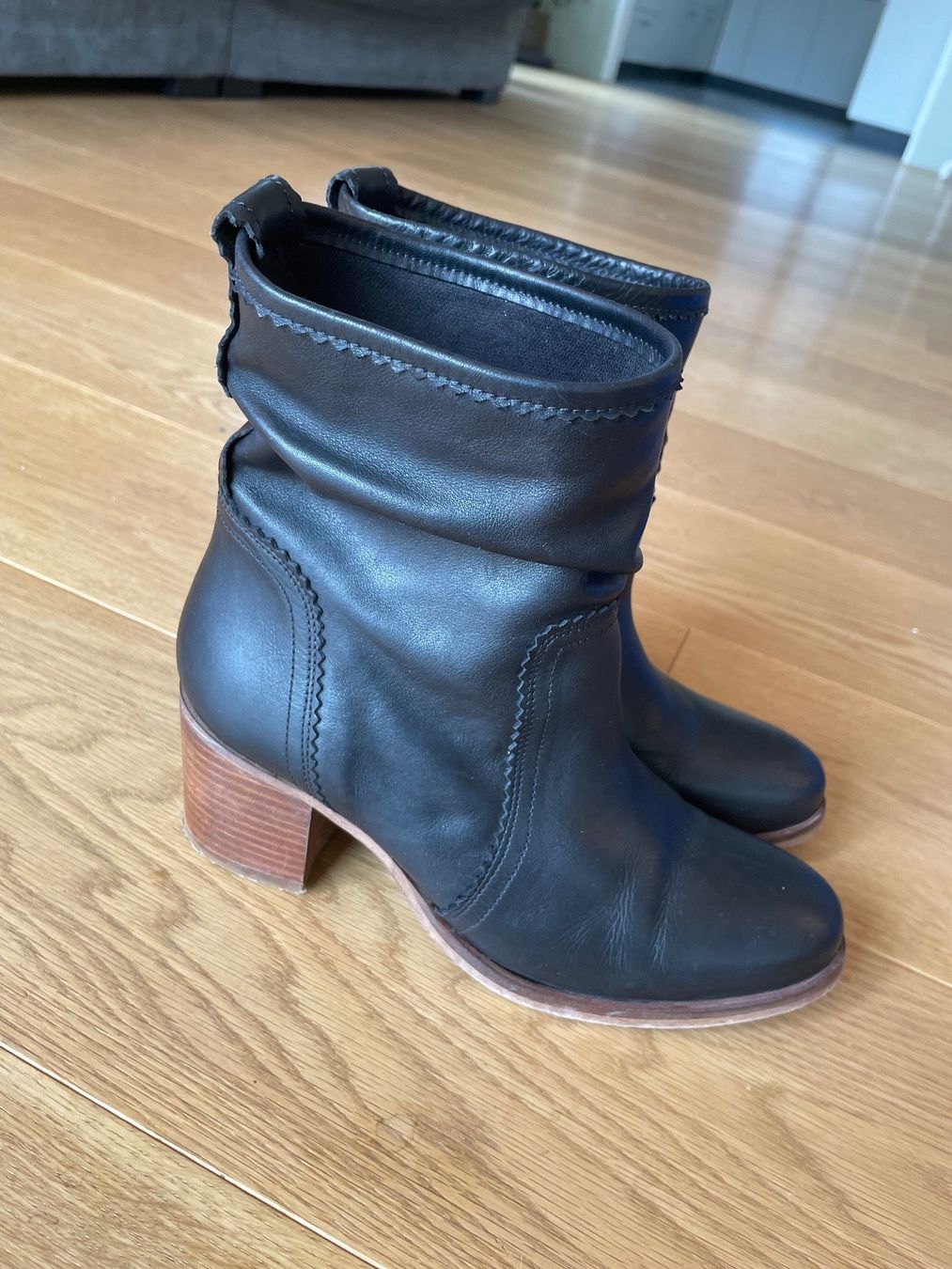 Scarpe da donna: Stiefel schwarz (38) – Usato da Niederrohrdorf venduto da muck2008