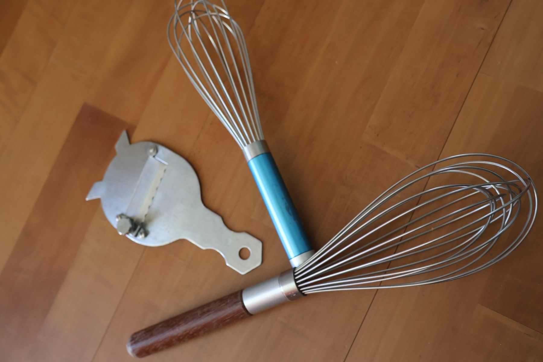 Elettrodomestici da cucina: Schneebesen & Trüffelhobel – Usato da Effretikon venduto da Freedom2025 1