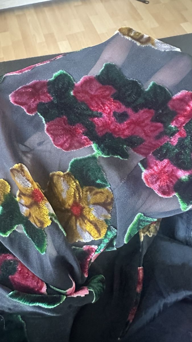 Camicette: Veste Monsoon noire à fleurs en velours. Taille 42. – Usato da Vuippens venduto da ale_6gkb 6