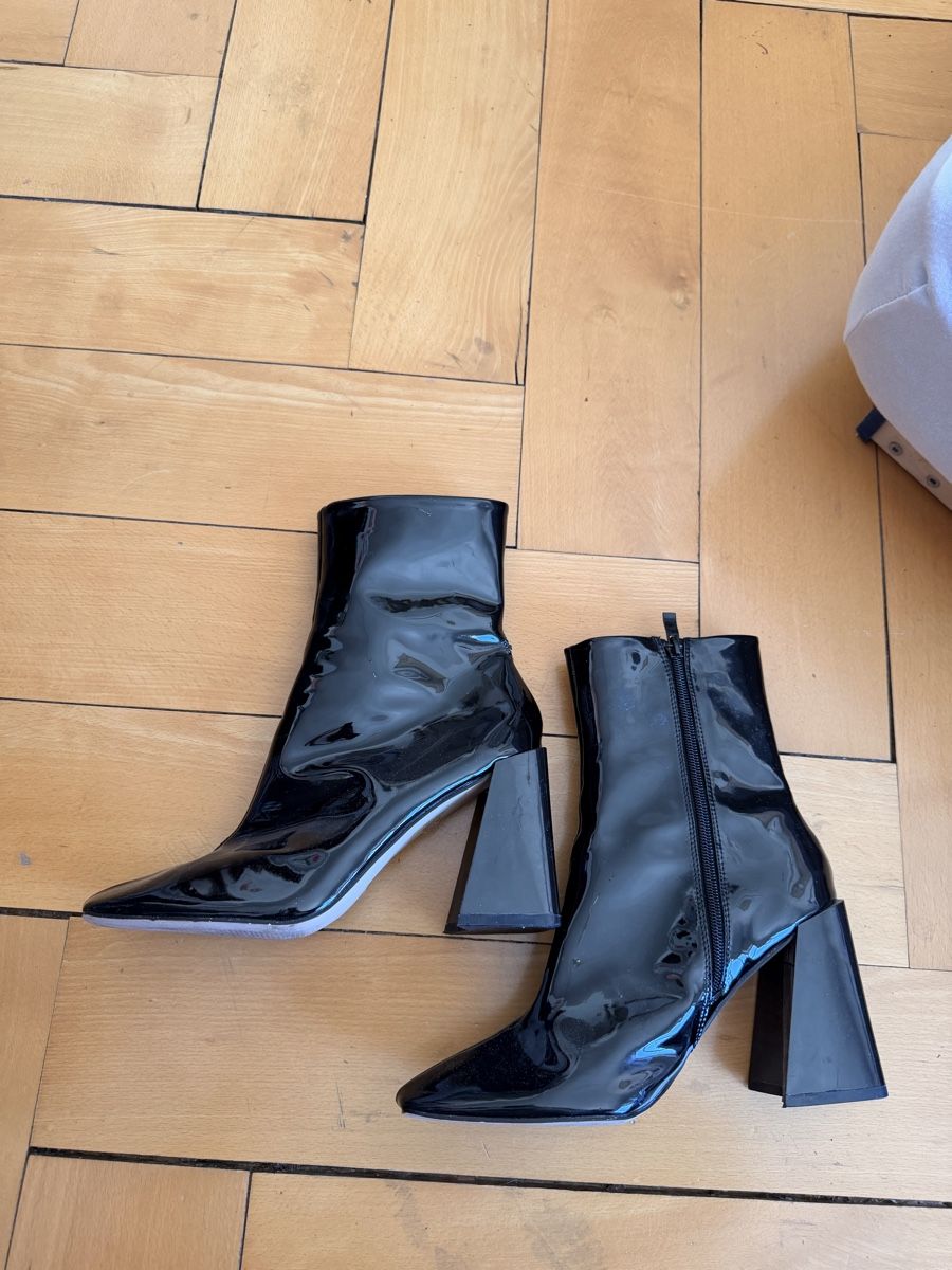 Scarpe da donna: Ankle Boots black with block heel – Usato da Zürich venduto da corinawy 1