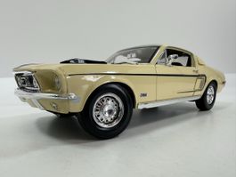 1968 Ford Mustang GT 1:18, beige-schwarz, MAISTO