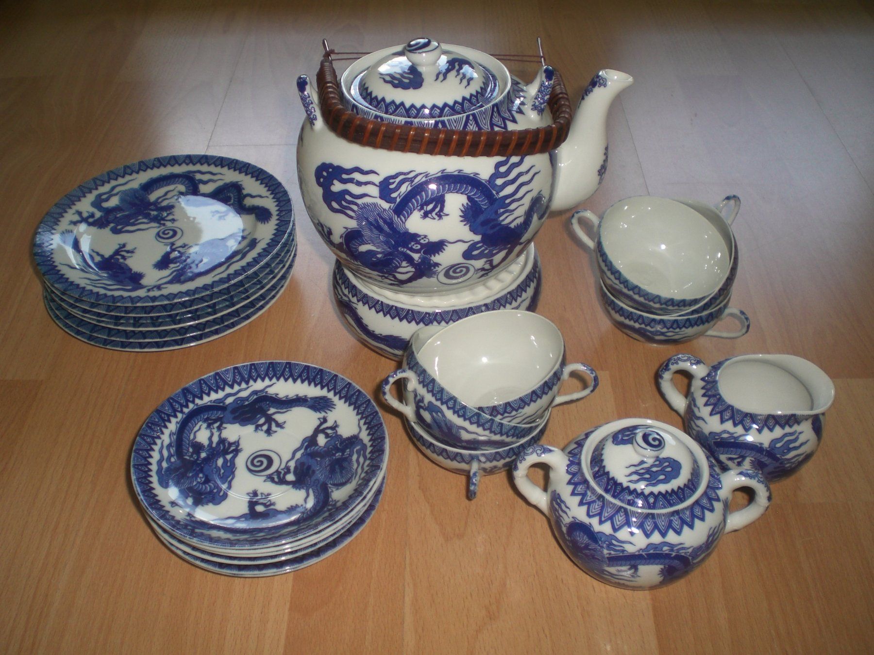 Teiere: Echtes japanisches Teeset mit Drachen Motiven – Nuovo e nell'imballaggio originale da Grellingen venduto da Neuron67 1