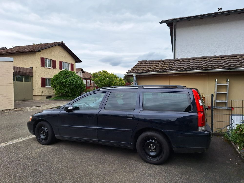 Volvo V70 2.4 mit kleinem Motorschaden zu verkaufen.