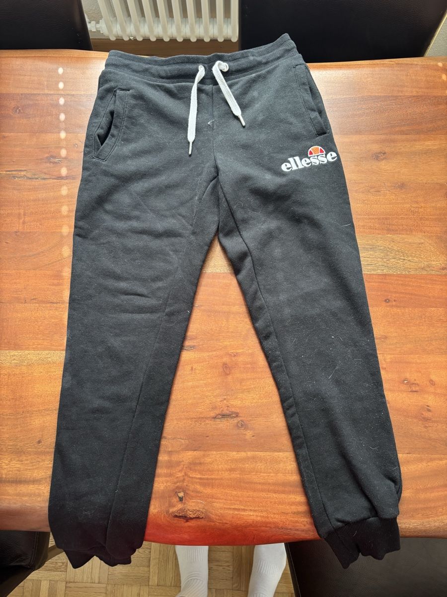Ellesse Pantaloni: Jogginghose Marke Elesse – Usato da Winterthur venduto da k.katja