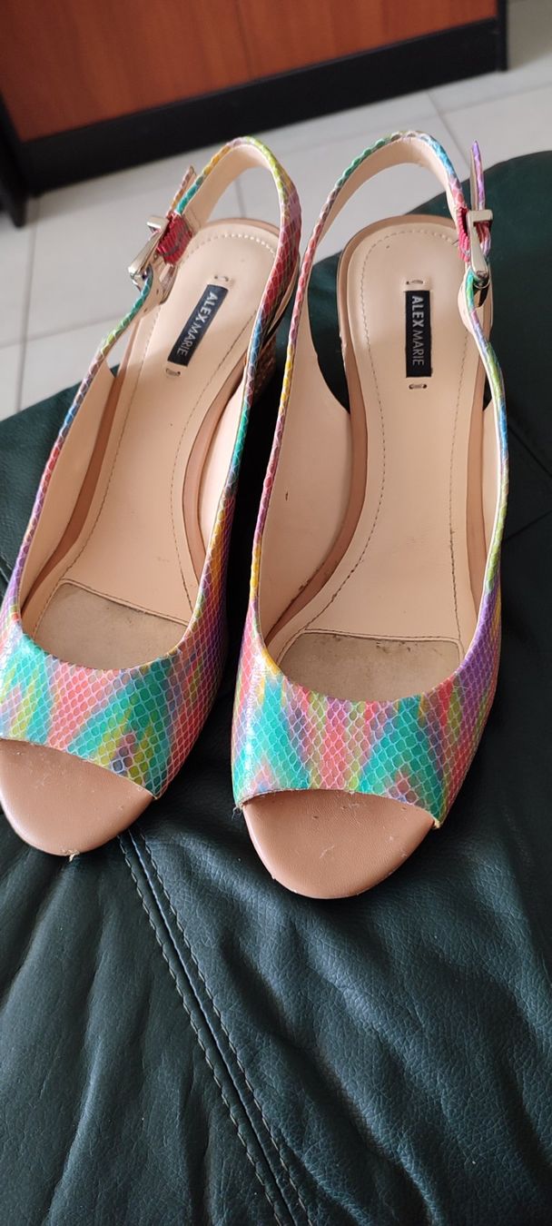 Chaussures femmes: Chaussures d'été – D'occasion à St-Cergue par Neviana