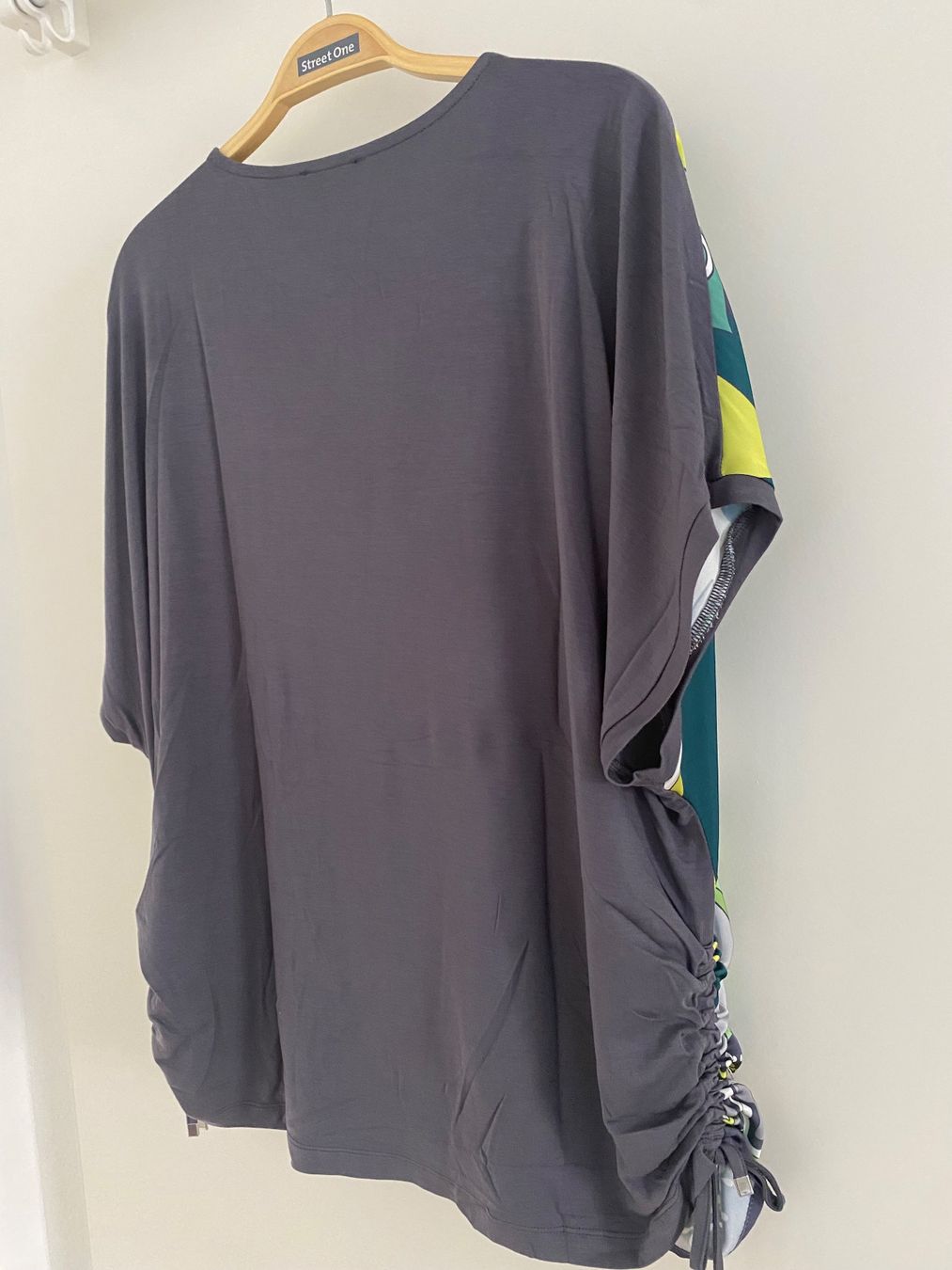 T-shirt: T-Shirt Gr. 42 – Nuovo (secondo la descrizione) da Rapperswil SG venduto da Hubeli 1