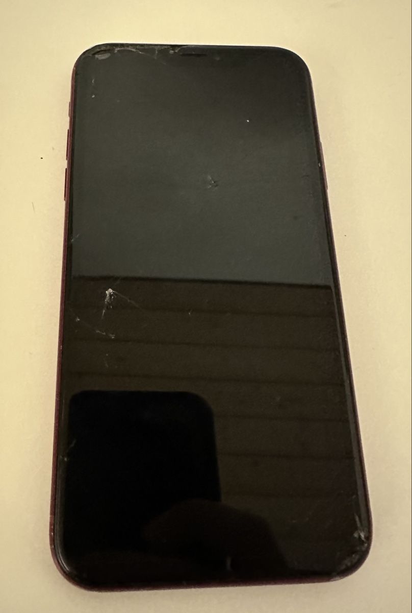 Apple Telefoni cellulari / Smartphones: Apple iPhone XR rot, mit Displayschaden – Usato da Dällikon venduto da LeoBrickItAll