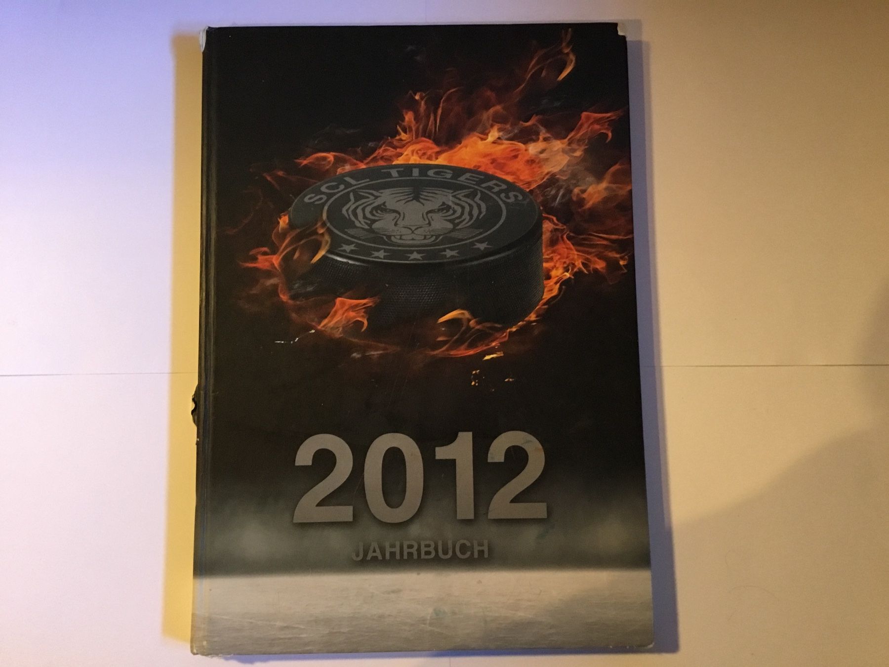 Libri: SCL Tigers Jahresbuch 2012 – Usato da Bärau venduto da sphb.hs4ea