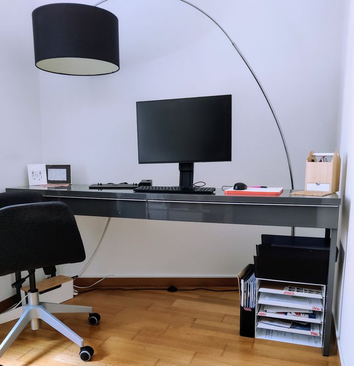 high-gloss grey IKEA Besta Burs desk / Schreibtisch (Gebraucht) in ...
