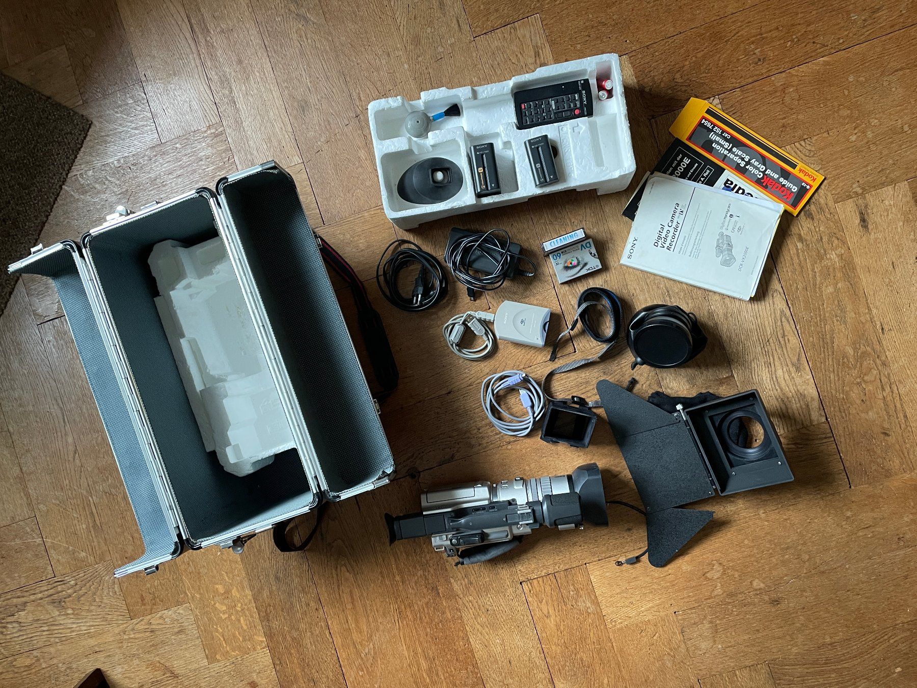 Sony Videocamere: Sony DCR-VX2000E - mit viel Zubehör – Usato da Kriens venduto da ruedi740 2