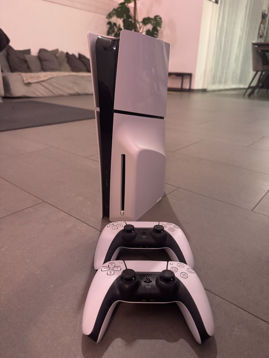 Sony Konsolen: PS5 Slim Disc Edition + 2 Controller – Neu (gemäss Beschreibung) aus Niederlenz von Sherpac 1