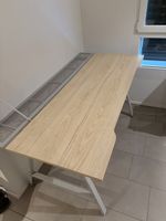 Schreibtisch Holzoptik weisses Gestell guter Zustand