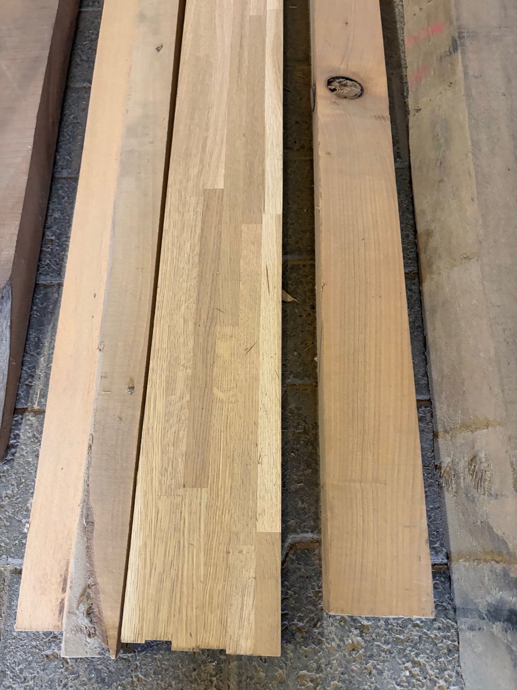 Articoli in legno: Diverses Restbestand Laubhölzer – Usato da Rothrist venduto da SchHunWerGmbH 2