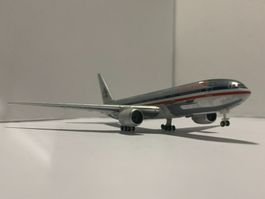 Herpa Boeing 777-200, American Airlines Old 1:500