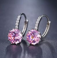 Boucles d’oreilles élégantes avec zirconium