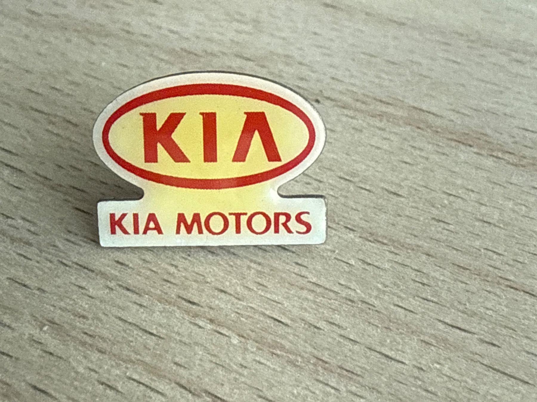 Plaketten & Abzeichen: Pin Kia Motors – Gebraucht aus Glattbrugg von Schweigmatt
