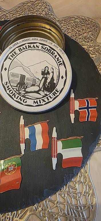 Bandiere: Vintage Flaggen Set aus Metall – Usato da Kaufdorf venduto da Nati-Nati 3