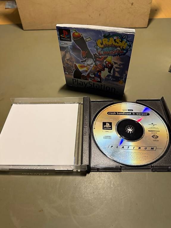 Console: Sony PS1 / PlayStation 1 Bundle + 2 Controller + Spiele – Usato da Frauenfeld venduto da Joshino 2