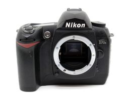 Nikon D70s, 6.1MP DSLR-Digitalkamera, CCD, JPEG + RAW Defekt