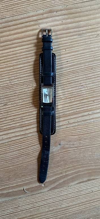 Orologi: Damen Uhr Guess – Usato da Horgen venduto da mhallensleben