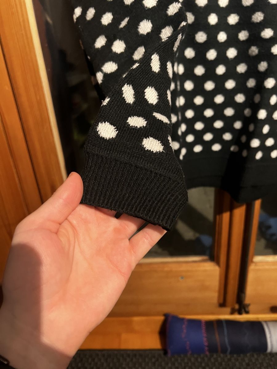 H&M Maglioni & Felpe: Schwarzer H&M Pullover mit Punktemuster, Grösse XS, Top! – Usato da Bern venduto da fla_yj25 2