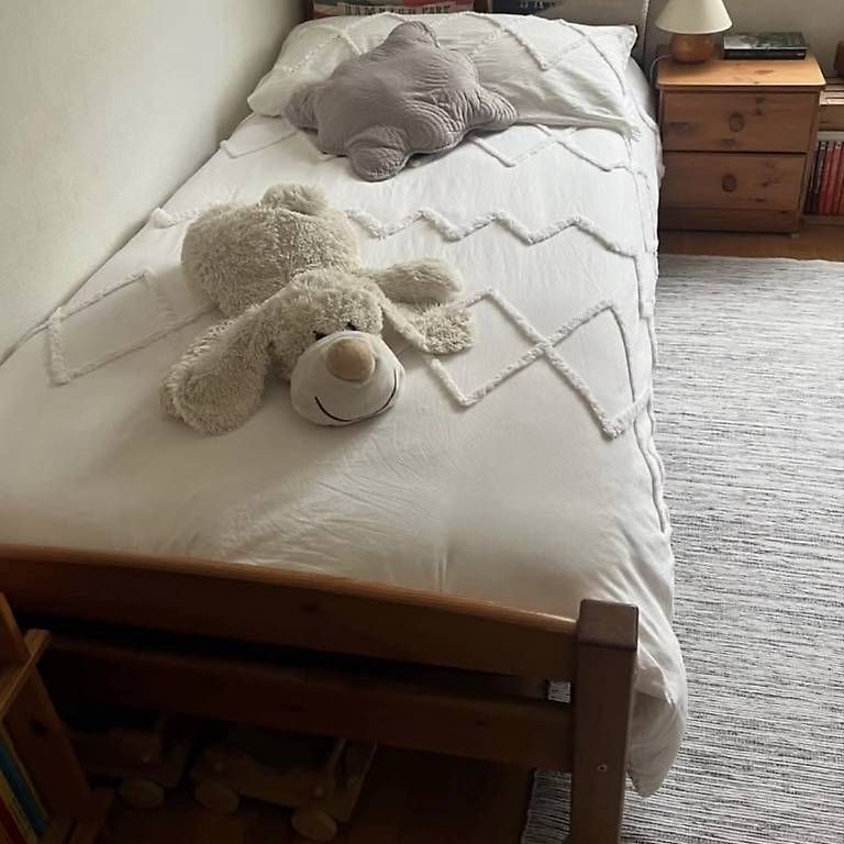 Letti: Lit, sommier, matelas 90/200 et table de nuit 2 – Usato da Sion venduto da Nayah2