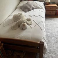 Lit, sommier, matelas 90/200 et table de nuit 2