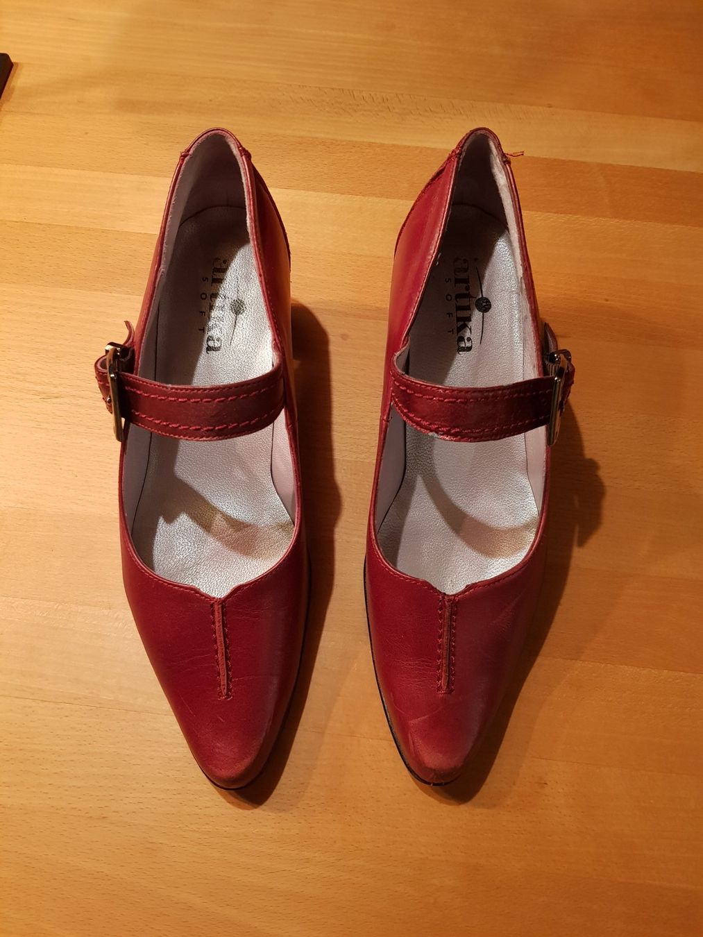 Chaussures femmes: rote Pumps Gr. 39.5, Absatz ca.6cm, Weite H – D'occasion à Menziken par FranzSteff