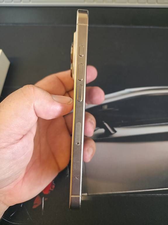 Handys / Smartphones: Iphone 16 pro 256 GB Rose Gold – Gebraucht aus Herisau von and_zky9 2