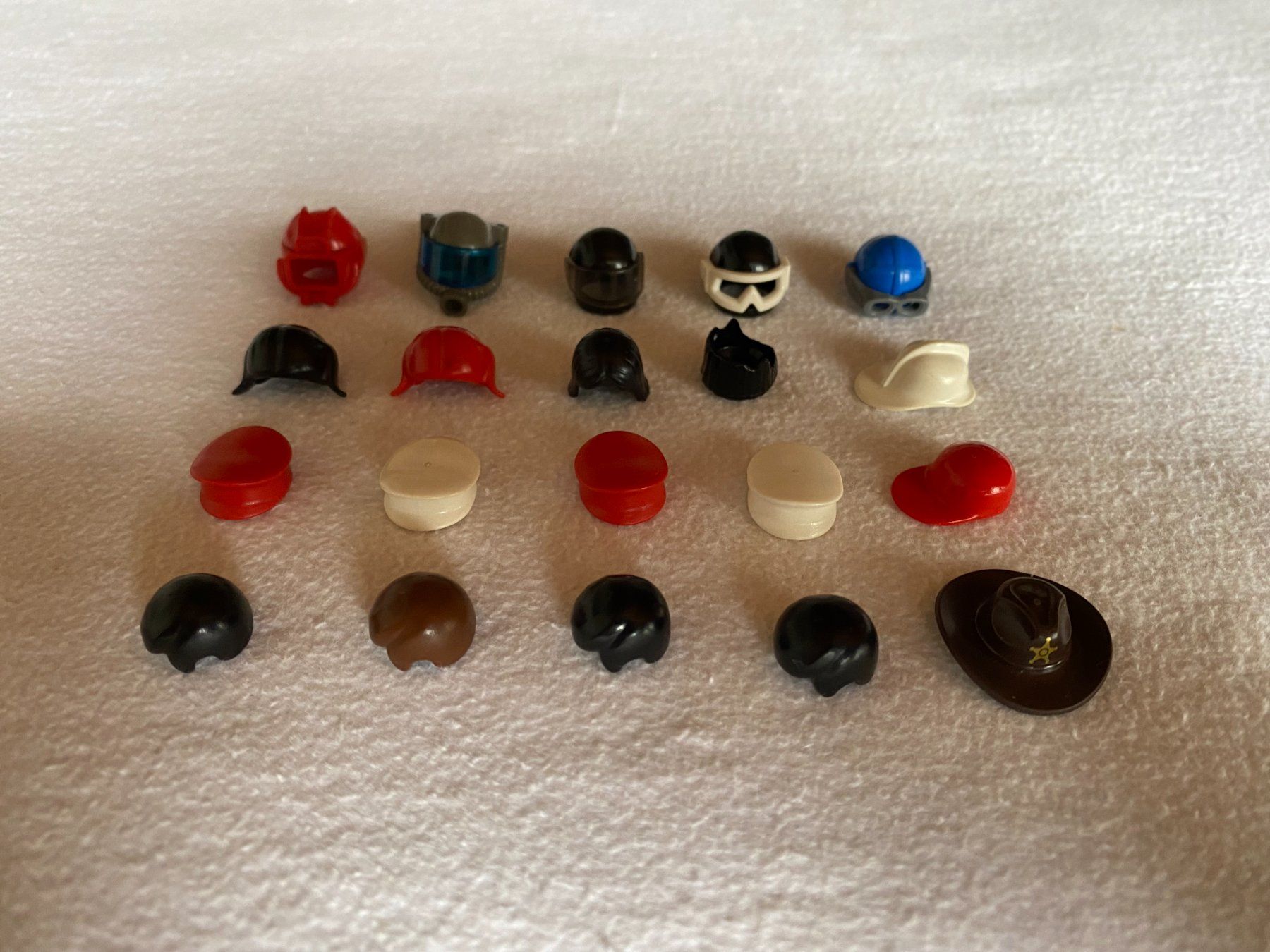 Lego Giocattoli: LEGO - 20 - DIVERSE - FIGUREN - KOPF - ABDECKUNGEN – Usato da Gelterkinden venduto da ajdt4