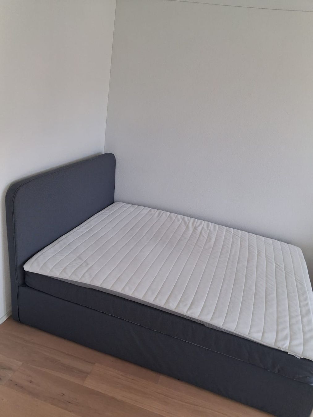 Ikea Betten: Double Bed with Headboard & Mattress – Gebraucht aus Horw von jon_g9bq 3