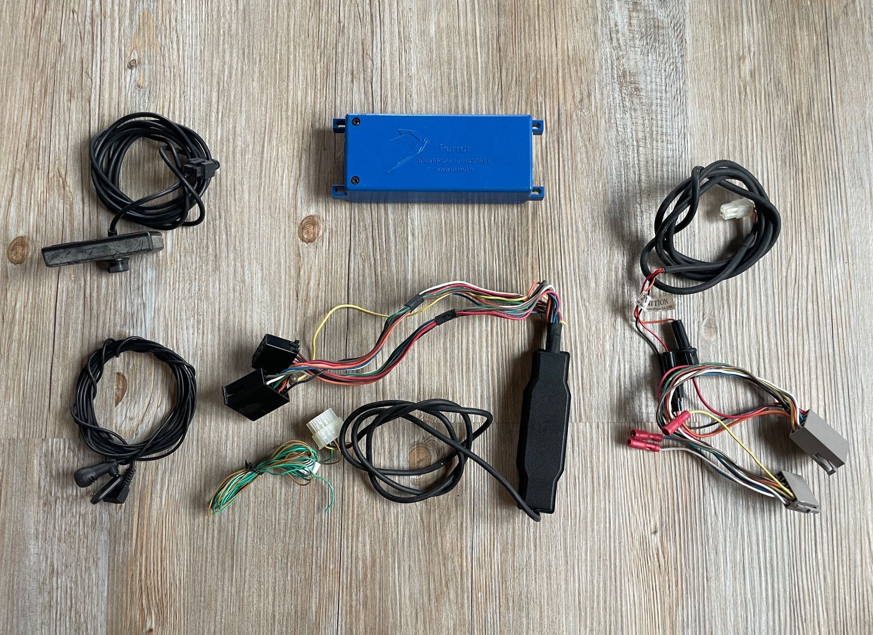 Unità & Adattatore: Parrot CK 3100 LCD Freisprechanlage – Usato da Wichtrach venduto da BRASLETTI_76