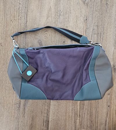 Violett-grüne Gabs-Tasche