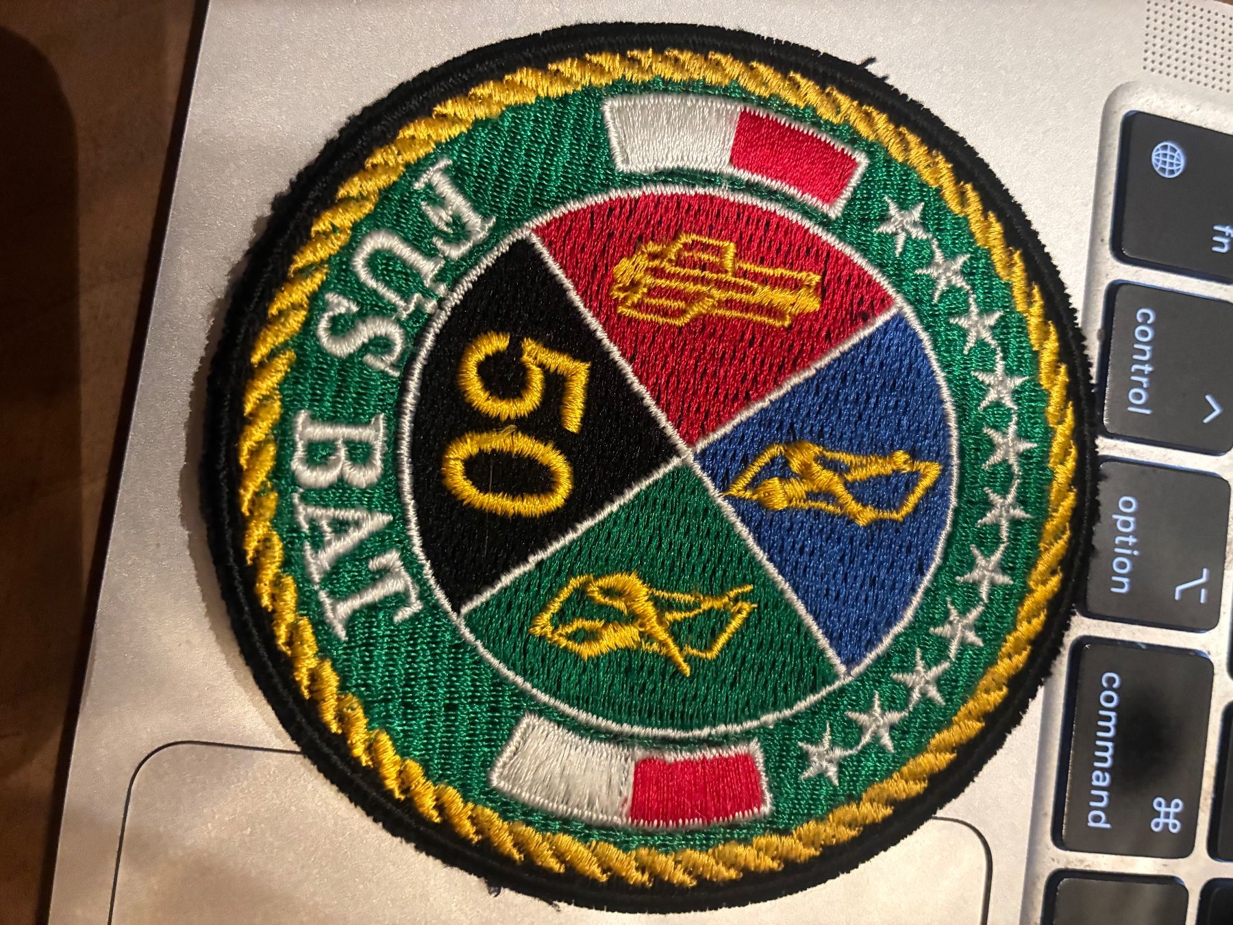 Schweizer Armee Toppe: Badge Stab Fès Bat 50 – Usato da Oberiberg venduto da stab