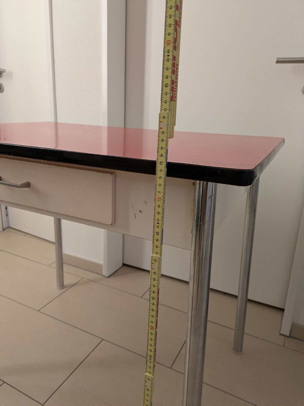 Tavoli: Vintage kitchen table red white metal legs  – Usato da Zürich venduto da rktst 3
