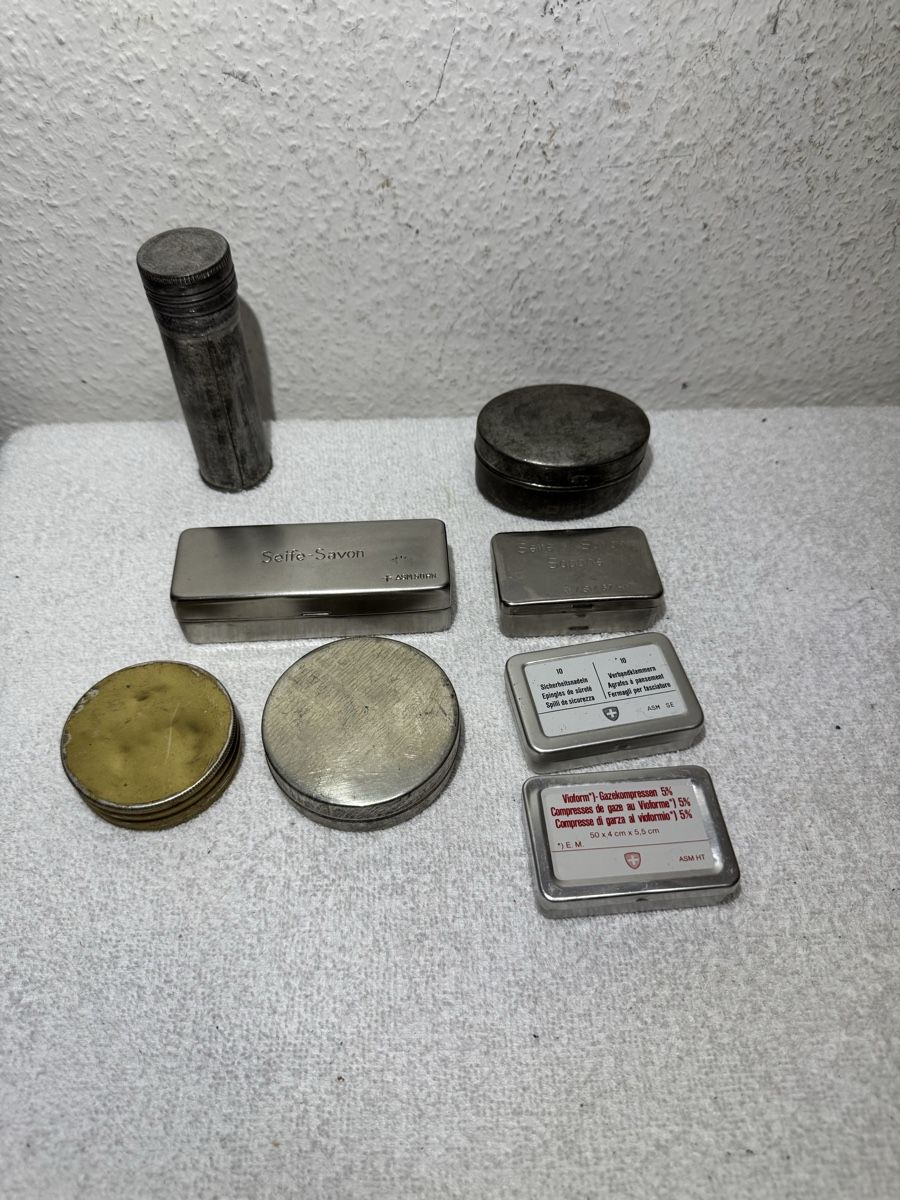 Kit di pronto soccorso: Sanitätsmaterial Militär – Usato da Lenzburg venduto da Meister_k